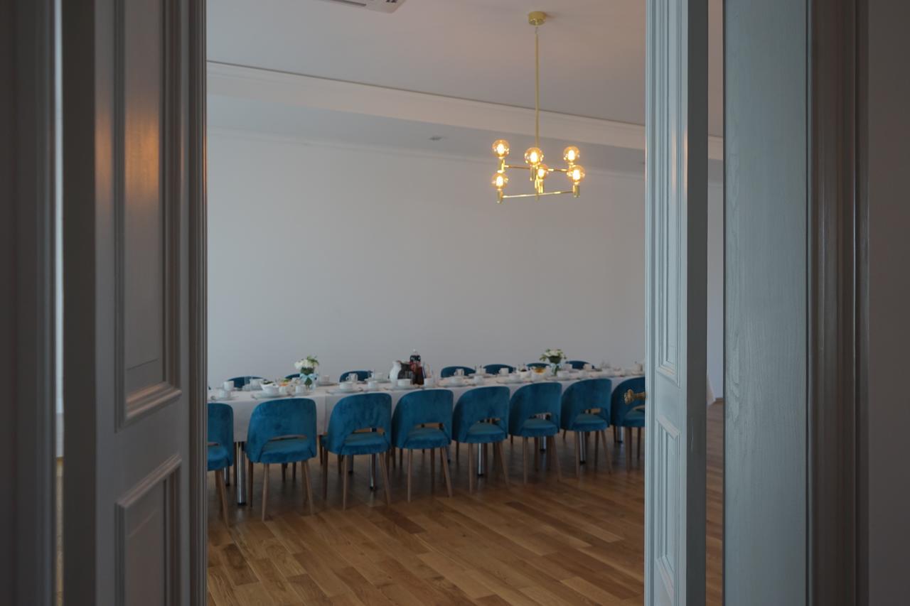 Hotel Art Cafe Nakło nad Notecią エクステリア 写真