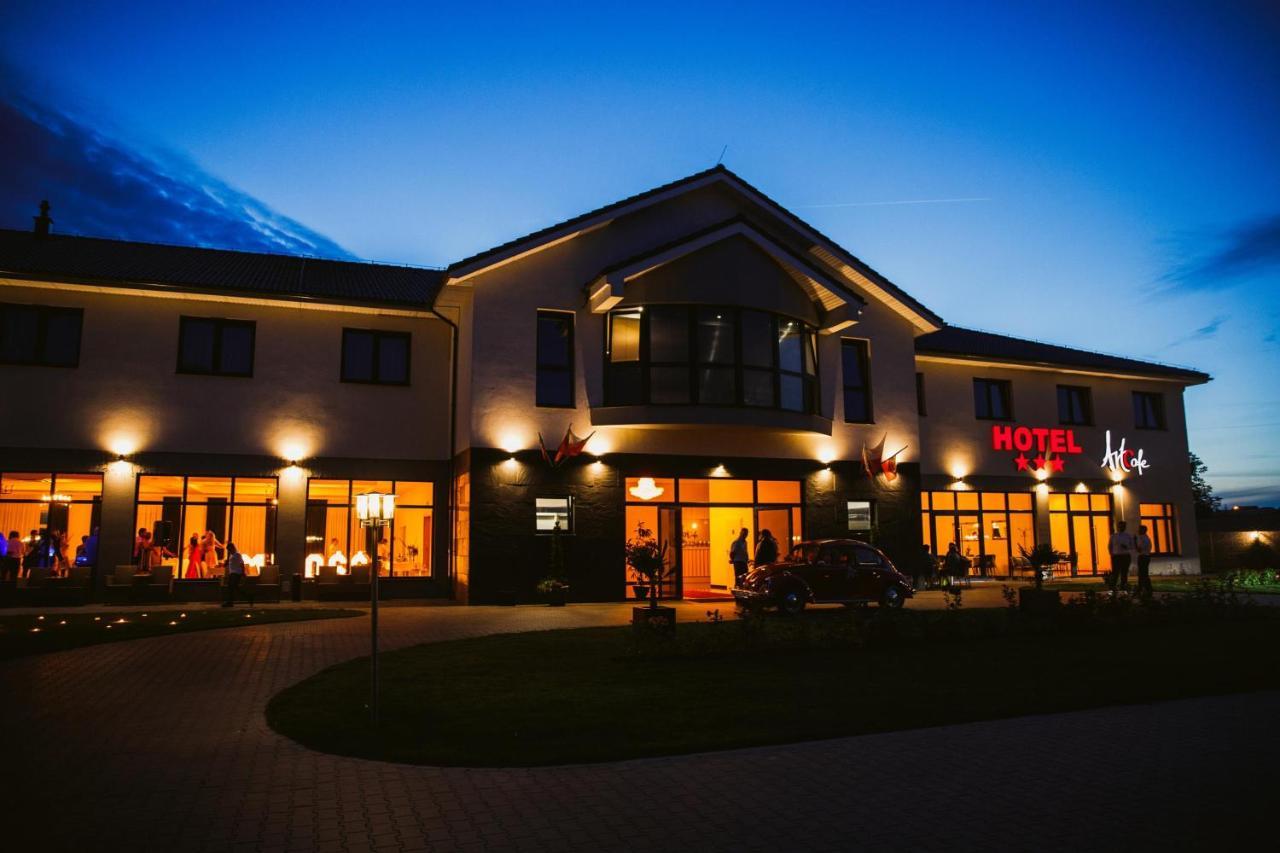 Hotel Art Cafe Nakło nad Notecią エクステリア 写真