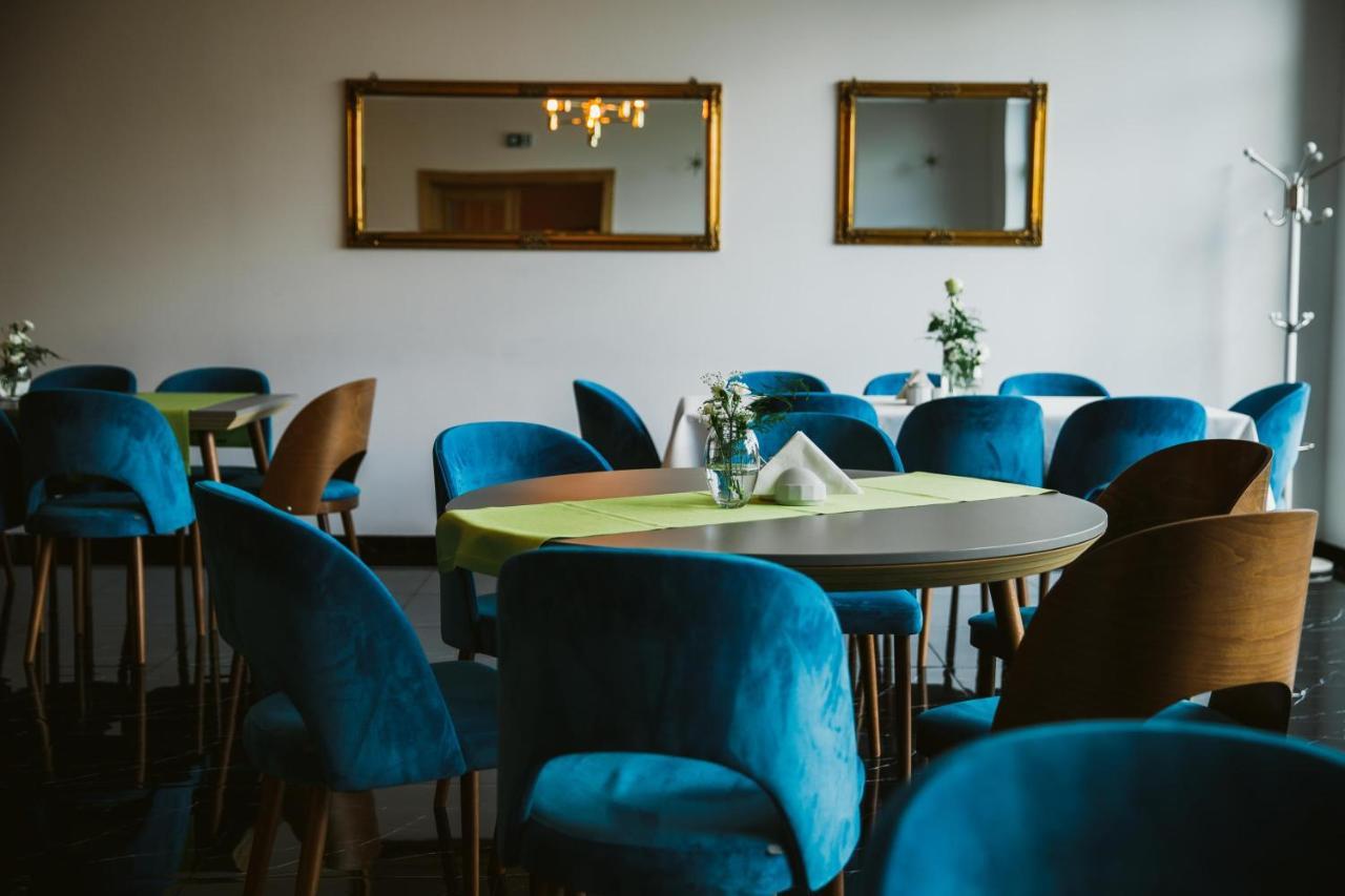 Hotel Art Cafe Nakło nad Notecią エクステリア 写真