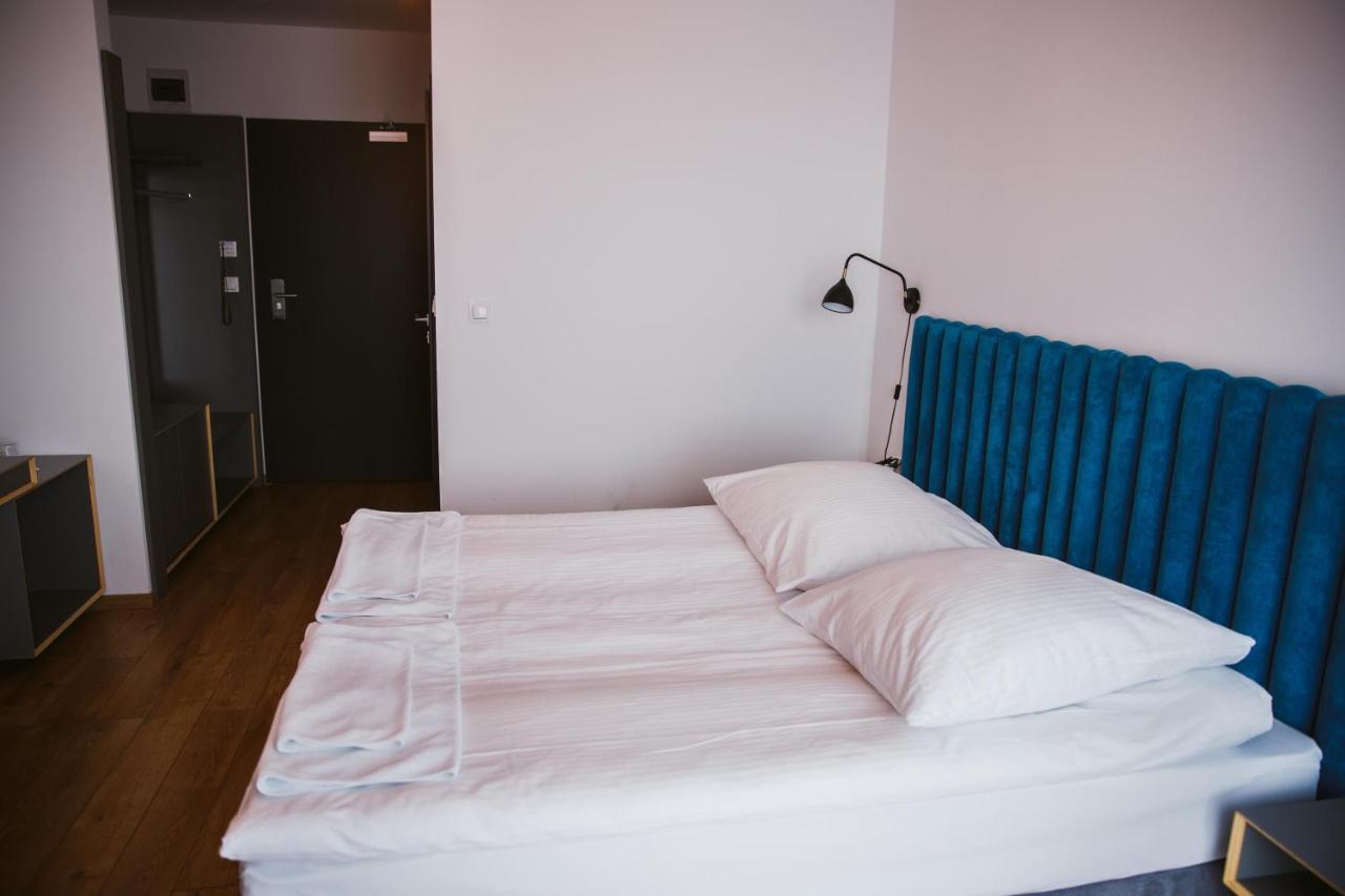 Hotel Art Cafe Nakło nad Notecią エクステリア 写真