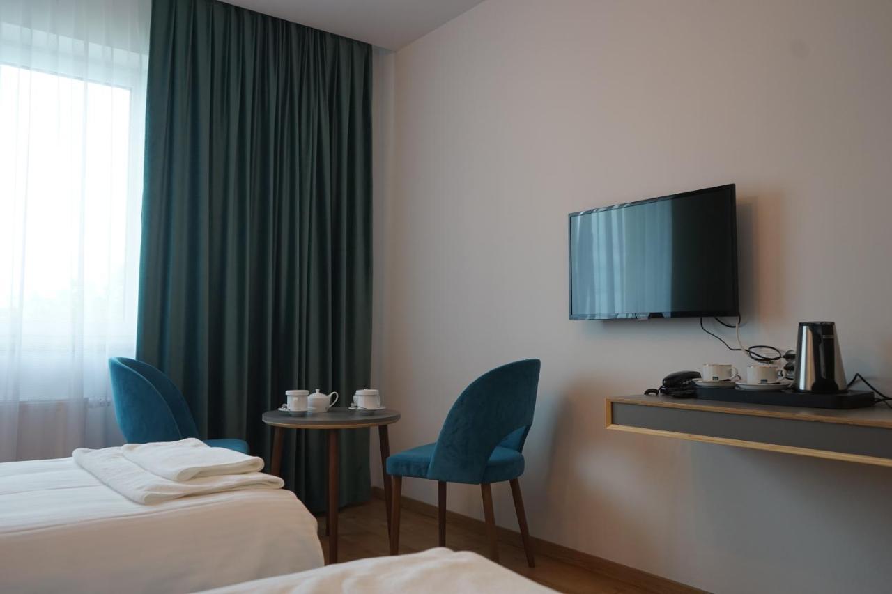 Hotel Art Cafe Nakło nad Notecią エクステリア 写真