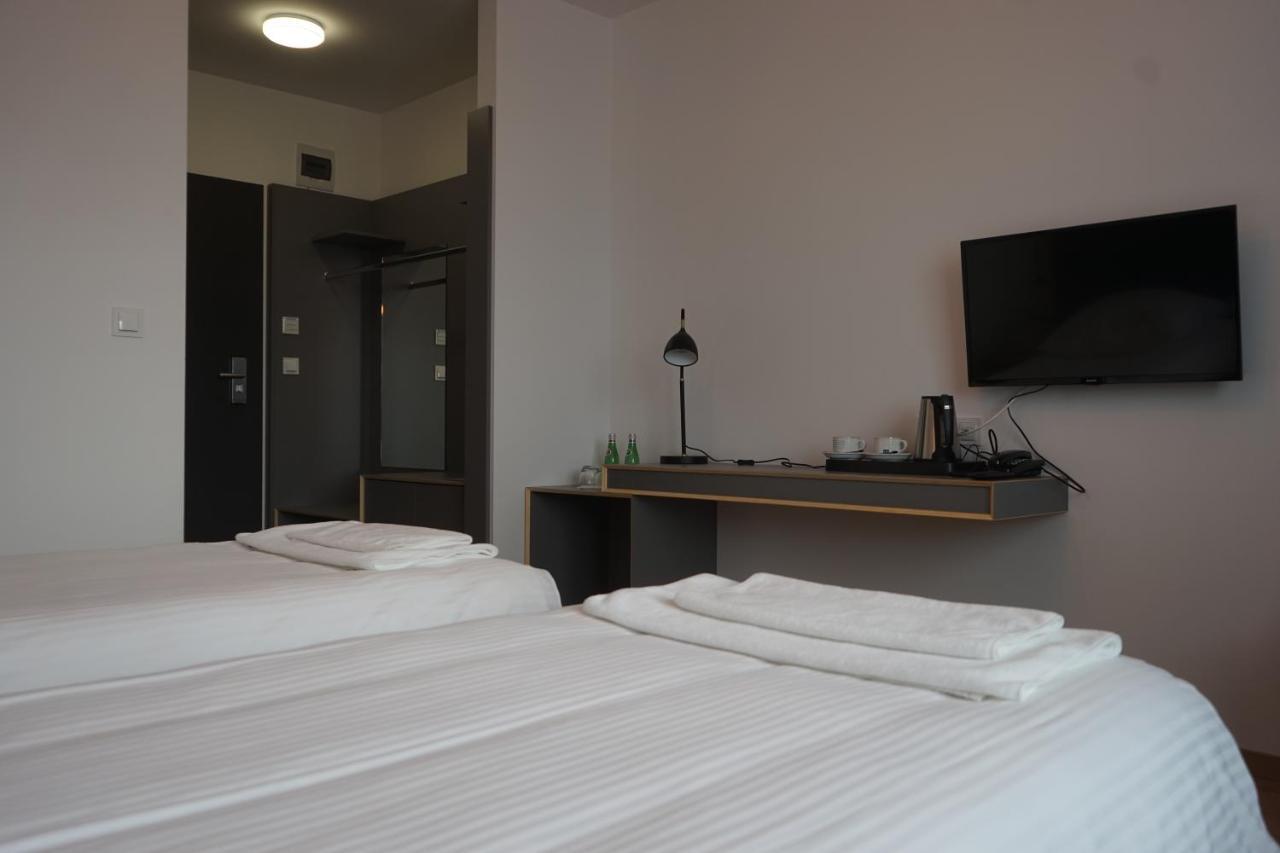 Hotel Art Cafe Nakło nad Notecią エクステリア 写真